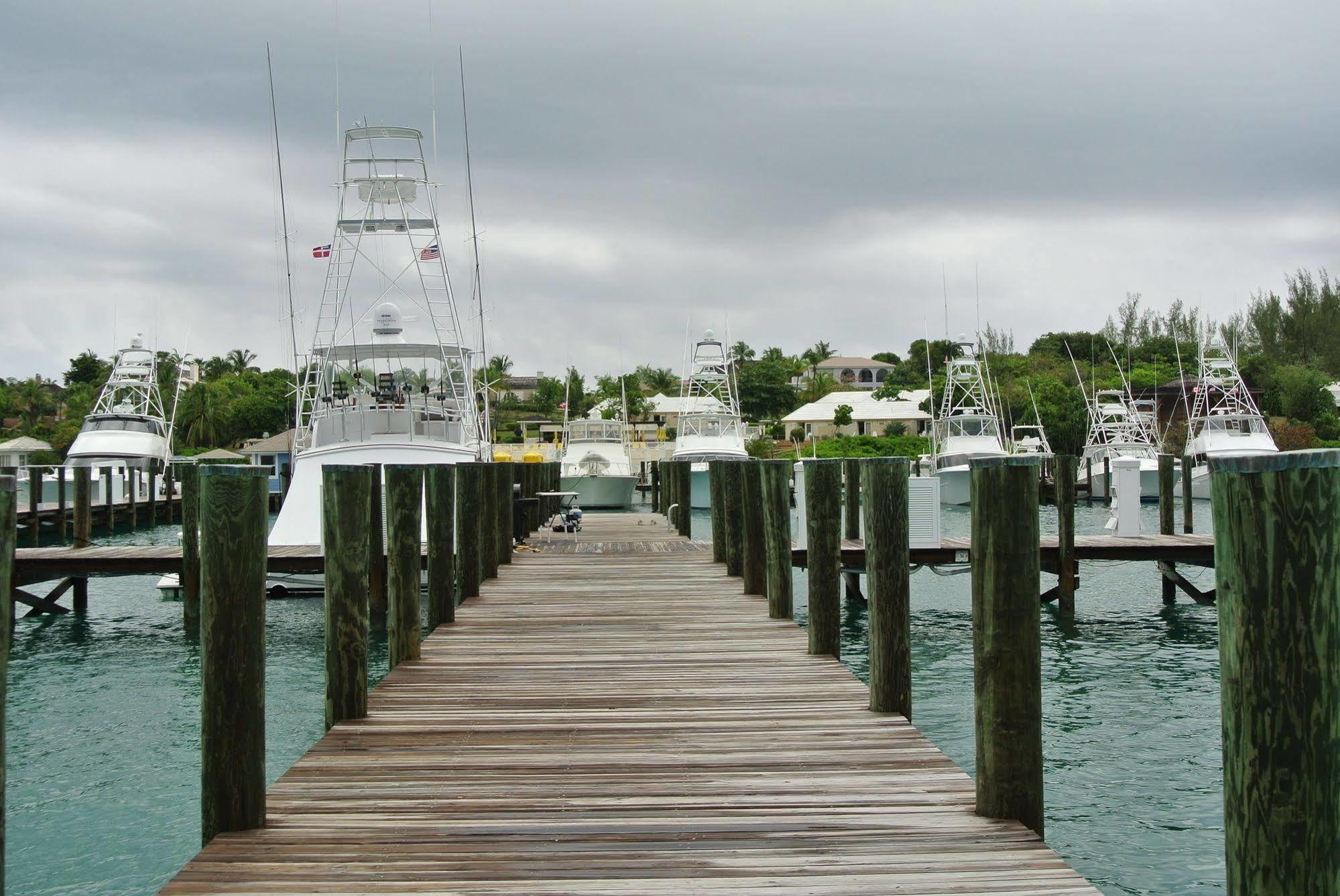 Romora Bay Resort & Marina Dunmore Town Exterior photo